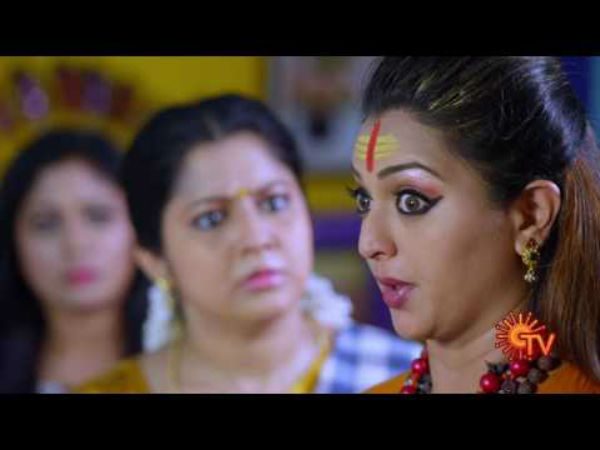 கண்ணை உருட்டும் காயத்ரி 