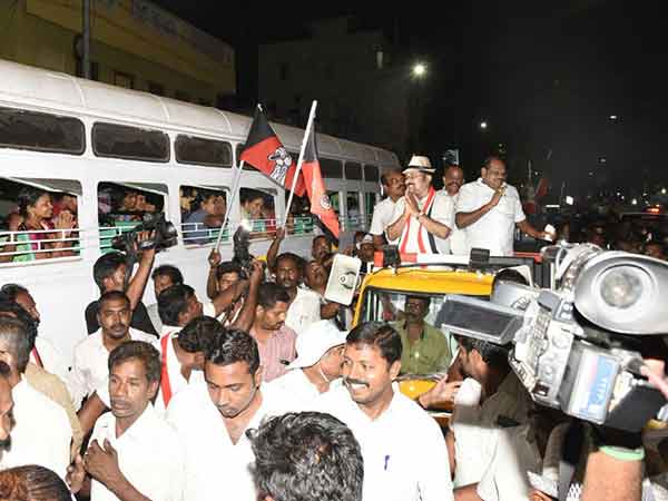 தலைகீழாக்கிய தினகரன் 