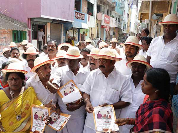 நிரம்பி வழியும் விடுதிகள் 