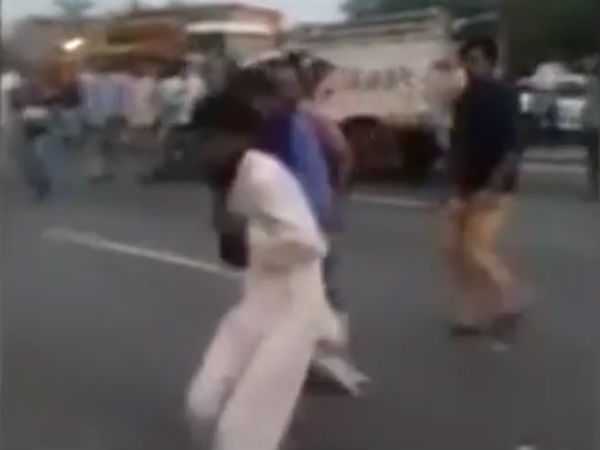 கொஞ்சமும் காதில் வாங்கவில்லை