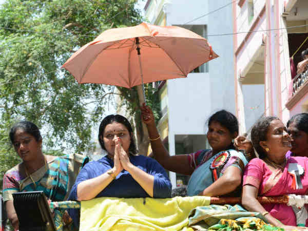 பன்னீர் மீது பாய்ச்சல்