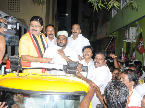 கோட்டையில் ஆலோசனை