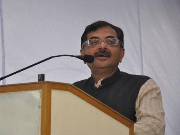  செக்கச் செவப்பு 