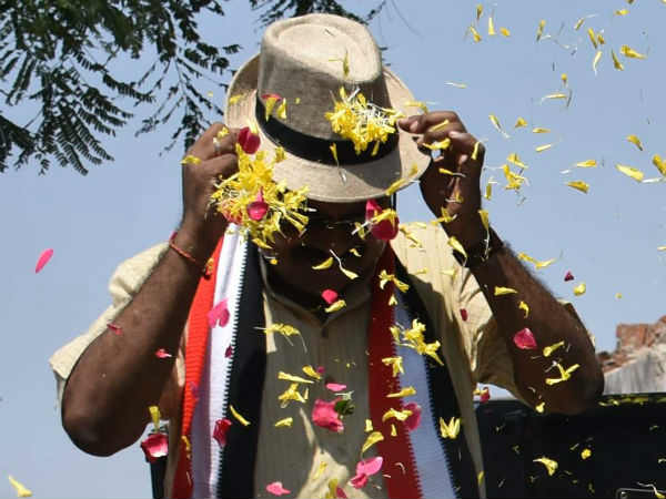  குல்லா போட்டது 