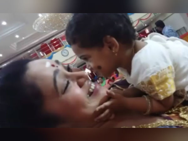தேவிகாவின் குரல் 
