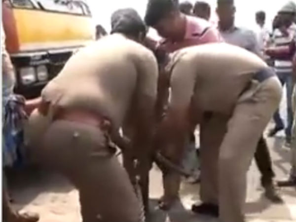 உடைத்த போலீஸ்