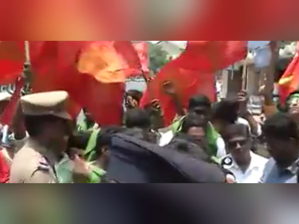 ரயில் நிலையம் முற்றுகை 