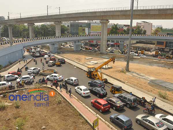 முக்கிய சாலைகள் முடங்கின முக்கிய சாலைகள் முடங்கின