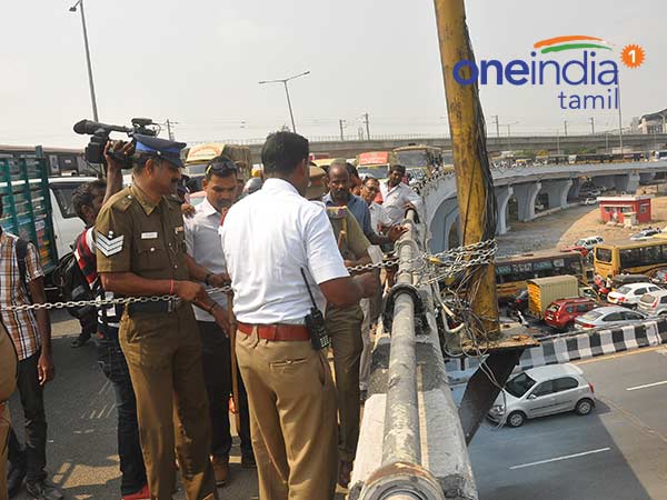 போராடி உடைத்த போலீஸ்