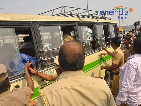 குண்டுக்கட்டாக தூக்கிச்சென்று..