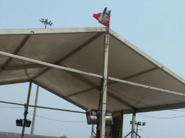 கிழிந்து பறக்கும் கொடி