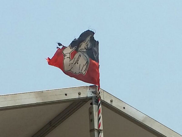 கண்டு கொள்ளாத பிரமுகர்கள்