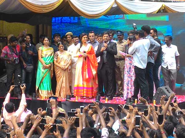 கூட்டம் ஏறியது 