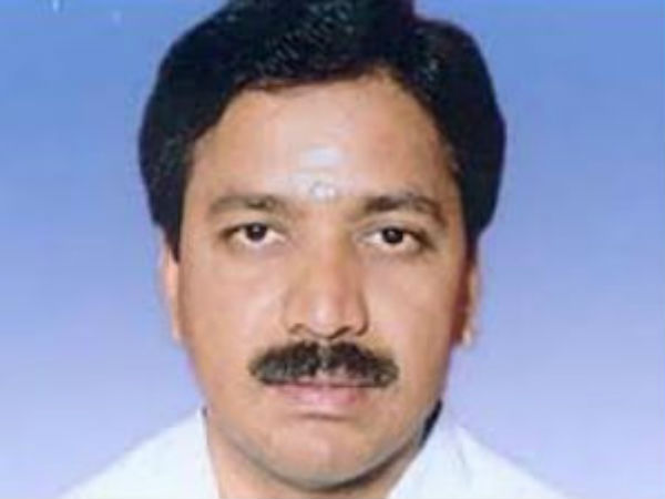 பிதற்றும் சசிகலா கோஷ்டி