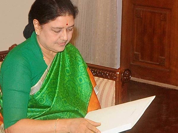 ஜெ. பாதையில் சசி ஜெ. பாதையில் சசி