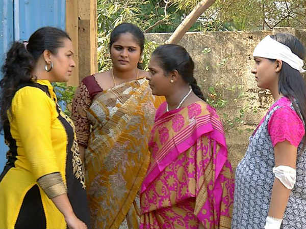 வினோதினியை விரட்டிய அகிலா