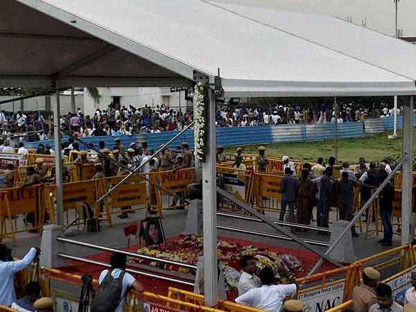 ஜெ. நினைவிடம் ஜெ. நினைவிடம்