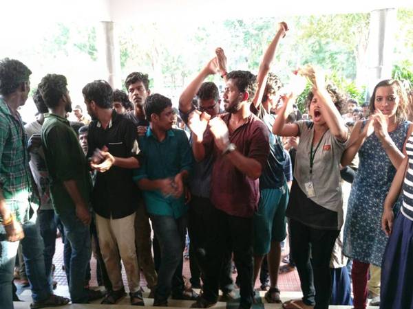 students prodest against tarun vijay