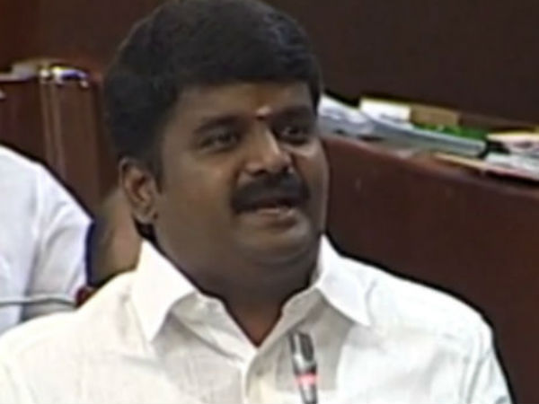 Minister Vijayabaskar visits Thangamani's residence Minister Vijayabaskar visits Thangamani's residence