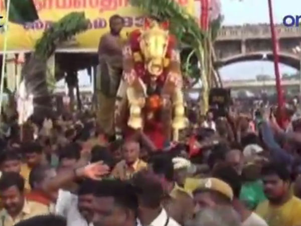 தங்கக் குதிரை வாகனம் 