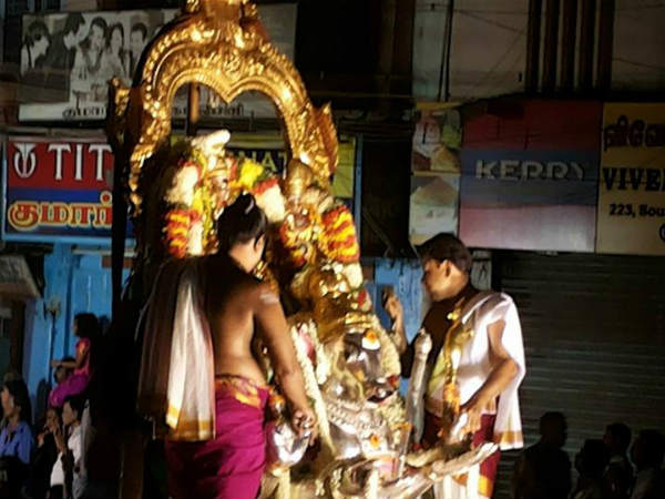 அம்மன் வீதி உலா 