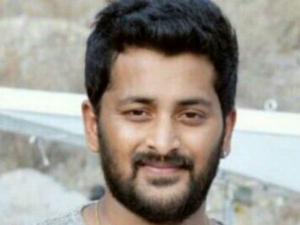 அலங்கோலமாய் கிடந்த அறை