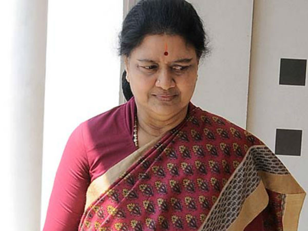 பதவியாசை யாரை விட்டது 