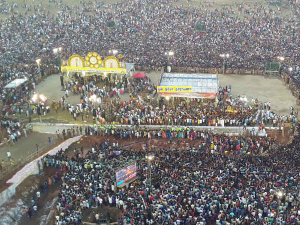 பக்தர்கள் வெள்ளம்