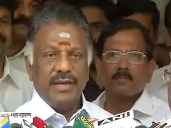  கண்டுகொள்ளாத ஓபிஎஸ்