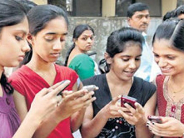 ரிலாக்ஸ் மூடில் மாணவர்கள்