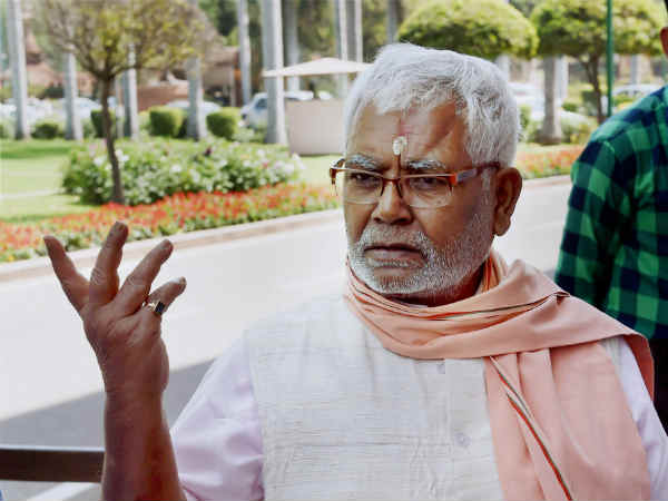 ஹூகும்தேவ் நாராயணன் 