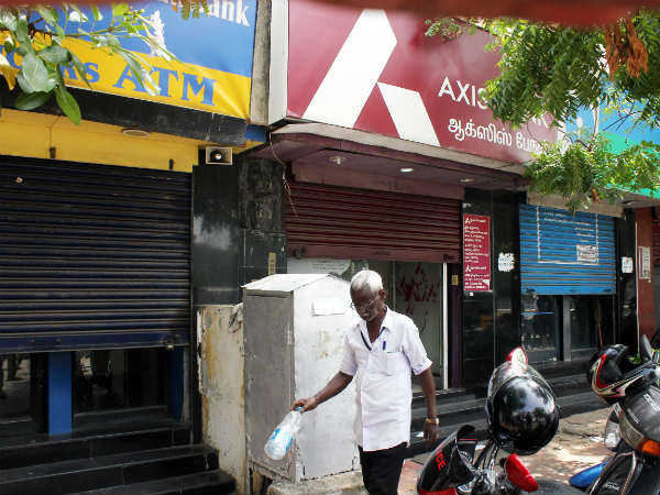 ஏடிஎம்கள் அதிகம் 