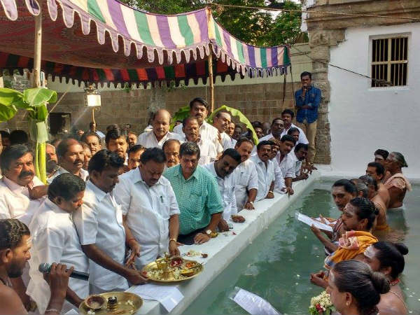 களை கட்டிய கோவில்கள் 