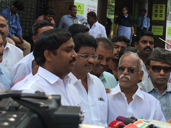 அரசிடம் ஒப்படைப்பாரா? அரசிடம் ஒப்படைப்பாரா?