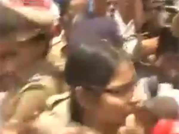 கைது 