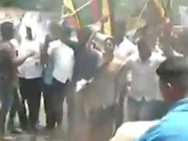 சாலை மறியல் 