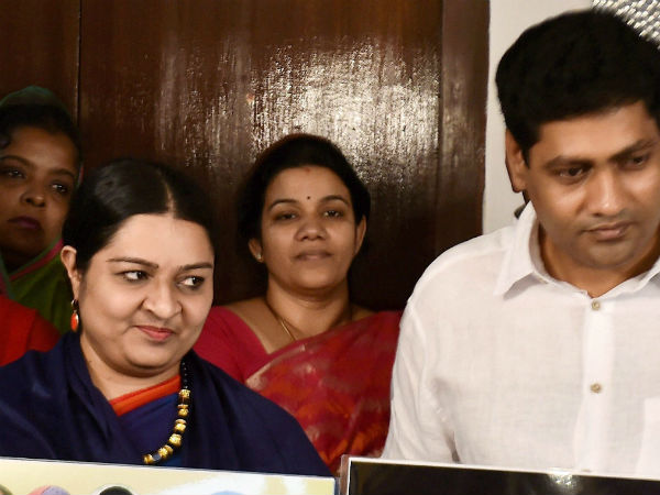 தீபாவுடன் போட்டியா? 