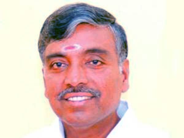 மழை பெய்யுதே பிறகெதற்கு யாகம்! மழை பெய்யுதே பிறகெதற்கு யாகம்!