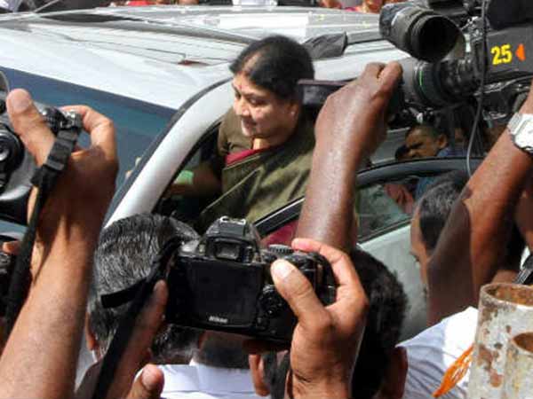 சசிகலா கட்டுப்பாட்டில்...