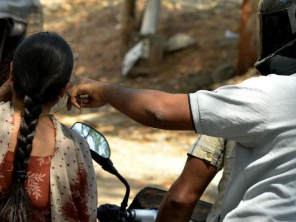 நடித்துத் திருடுகிறார்கள்