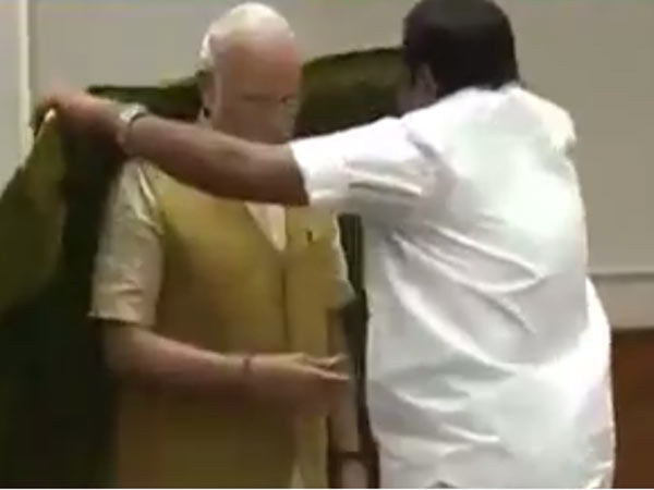 அரசியல் இல்லை