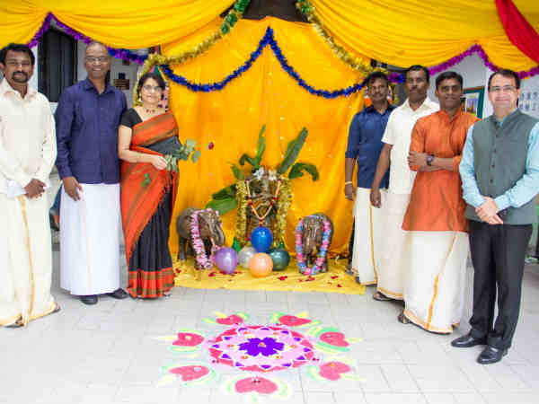 தேசிய கீதத்துடன் நிறைவு தேசிய கீதத்துடன் நிறைவு