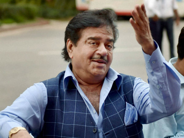 அரசியல் பிரவேசத்தைக் காண ஆவல் 