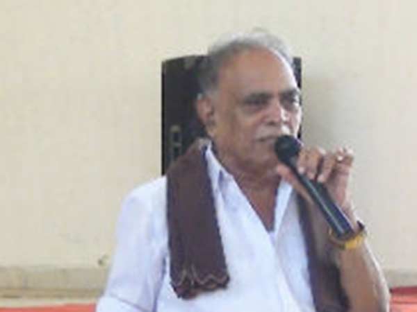 மகளை களத்தில் இறக்கி