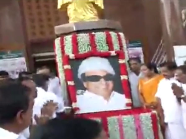 ஜெ. திறந்த எம்ஜிஆர் படம்