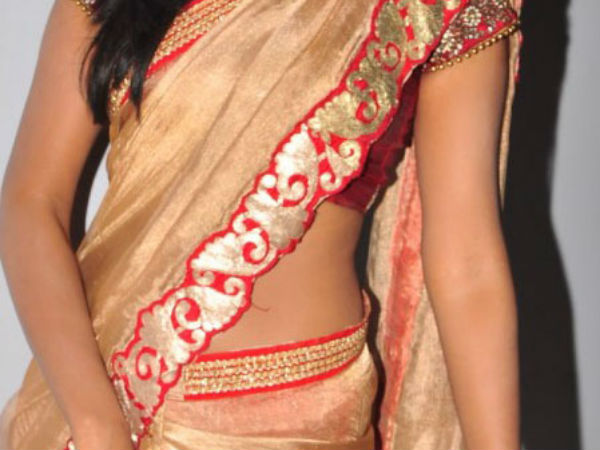 ஒரே மாதிரி சேலை 