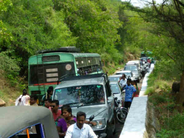  குவியும் சுற்றுலாப் பயணிகள் 