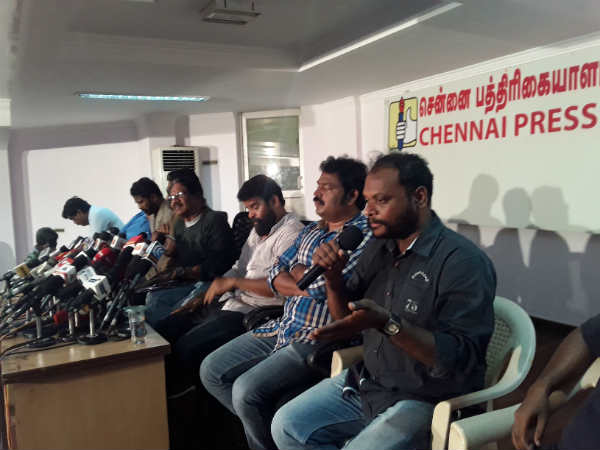 அரசியலுக்கு வருமாறு கெஞ்சுகின்றனர்