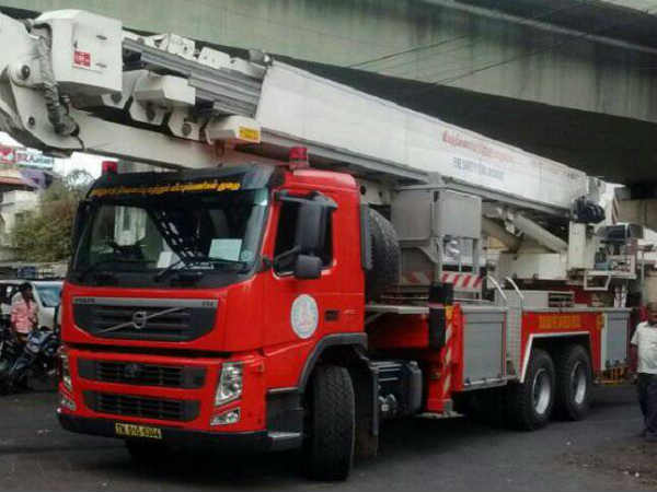 போலீஸ் கட்டுப்பாட்டில் 