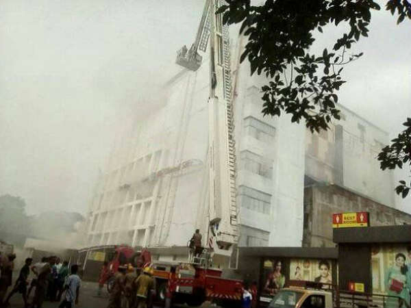 7 மாடியும் எரிகிறது 